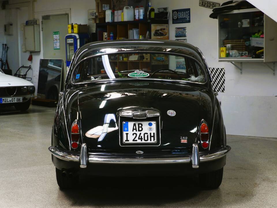Immagine 7/36 di Jaguar 240 (1968)
