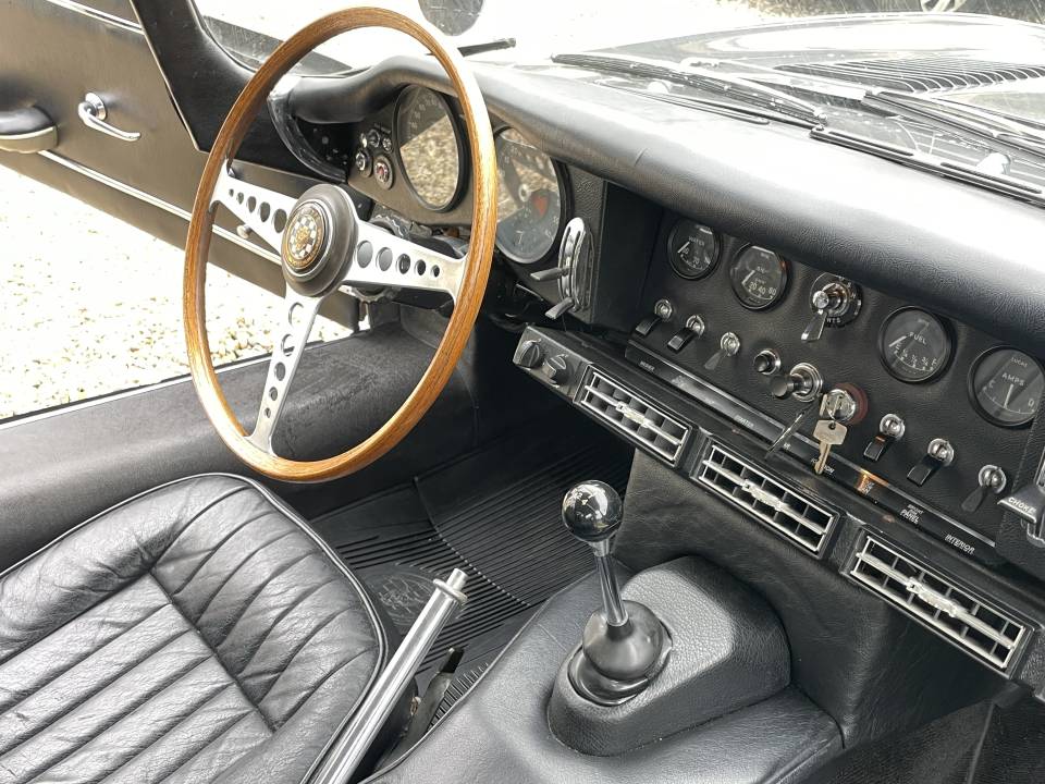 Image 8/12 de Jaguar E-Type 4.2 (1966)