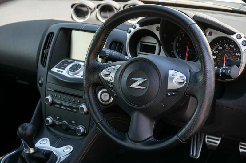 Image 22/41 de Nissan 370Z (2011)