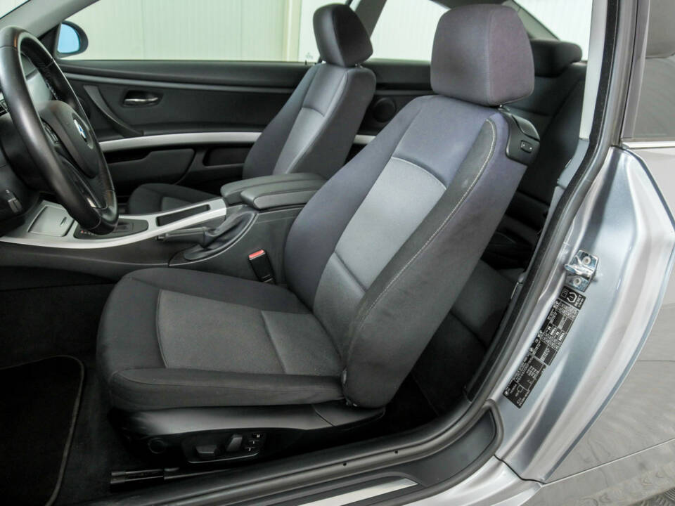 Imagen 32/50 de BMW 325i (2007)