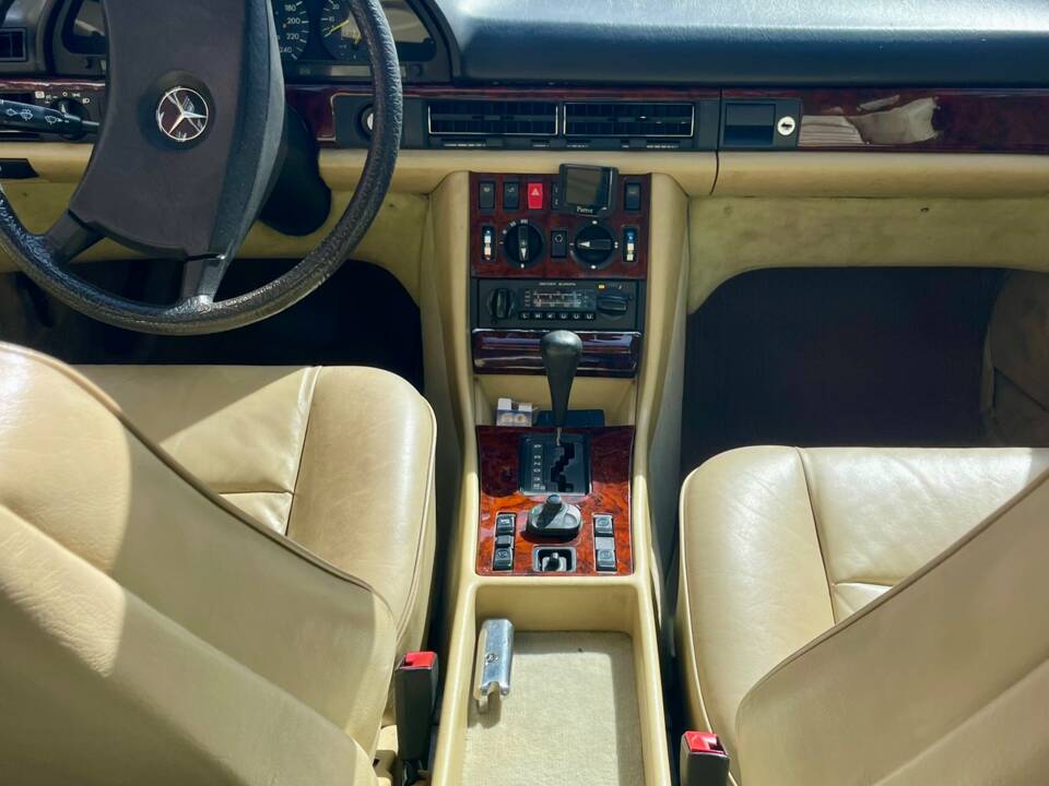 Bild 38/65 von Mercedes-Benz 380 SEC (1983)