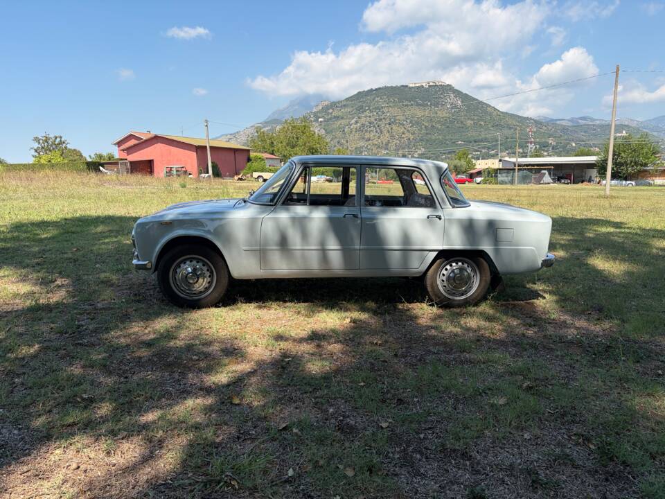 Image 6/30 of Alfa Romeo Giulia 1300 TI (1966)