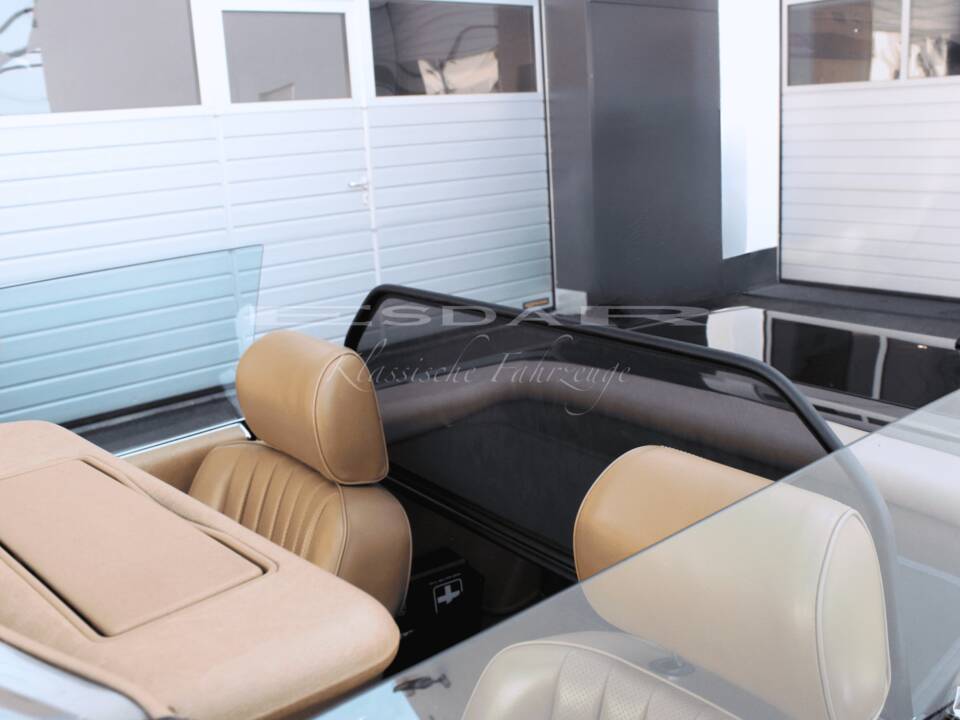 Image 15/23 of Mercedes-Benz 560 SL (1989)