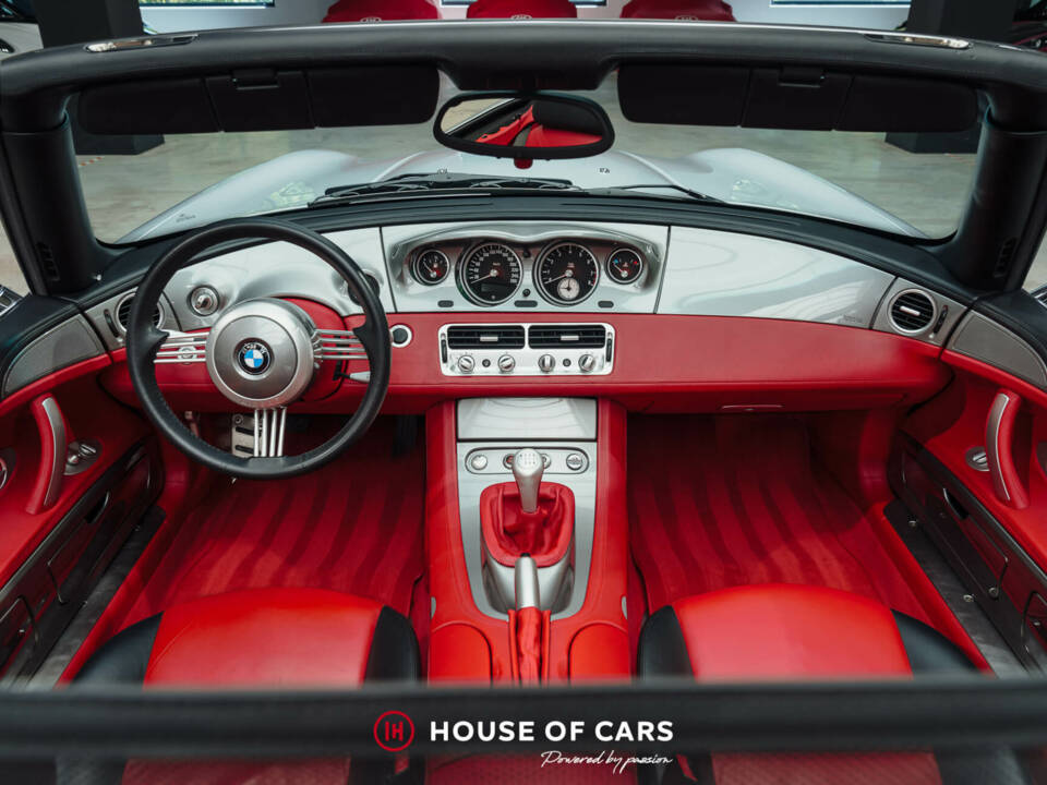Image 18/25 of BMW Z8 (2000)