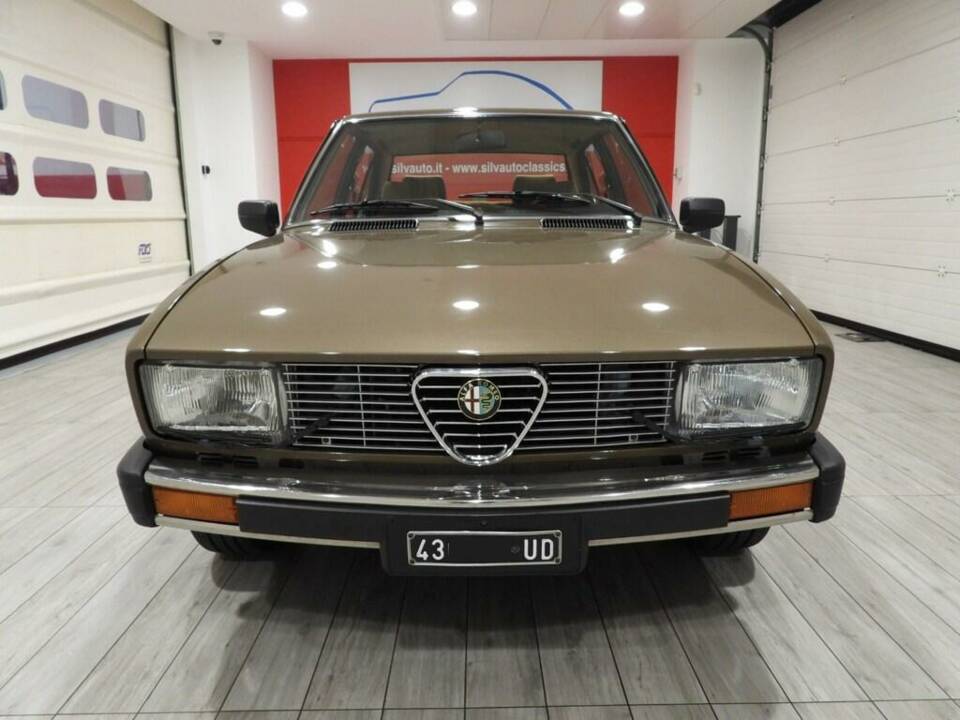 Bild 2/15 von Alfa Romeo Alfetta 2.0 (1982)