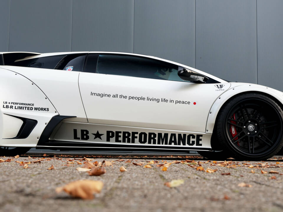 Afbeelding 29/82 van Lamborghini Murciélago (2002)
