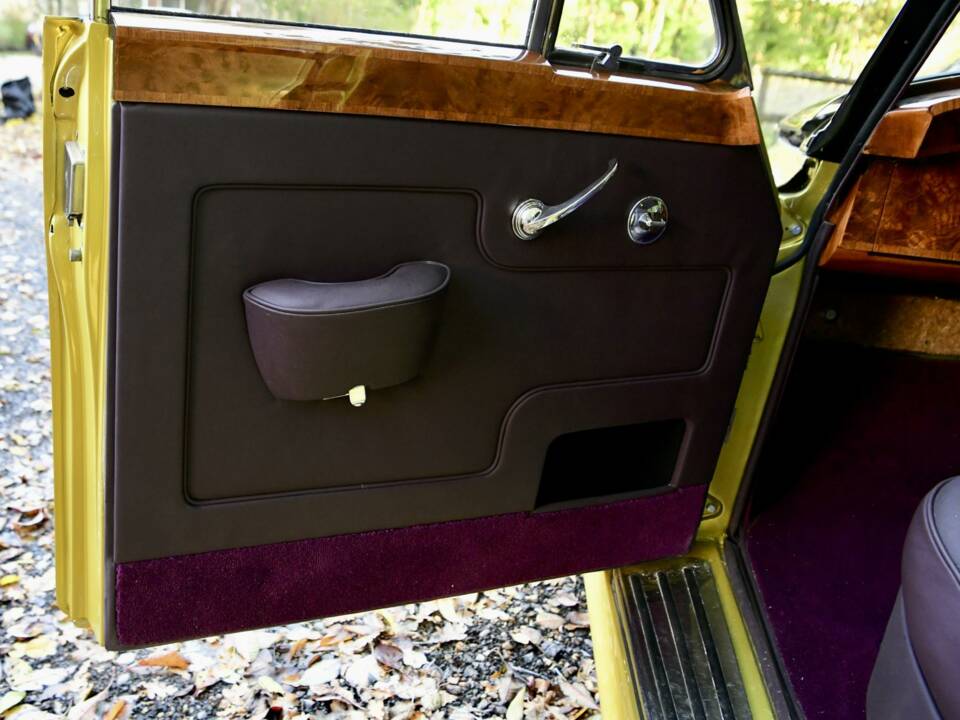 Image 26/38 of Rolls-Royce Silver Cloud I (1959)