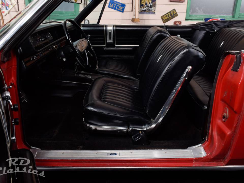 Image 17/42 of Ford Galaxy 500 Sunliner (1968)