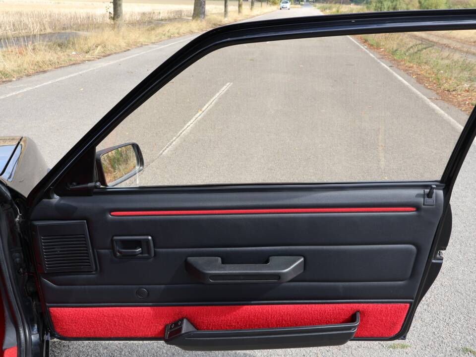 Obraz 52/56 pojazdu Peugeot 205 GTi 1.9 (1991)