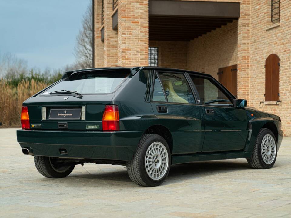 Image 6/50 de Lancia Delta HF Integrale 16V (1992)