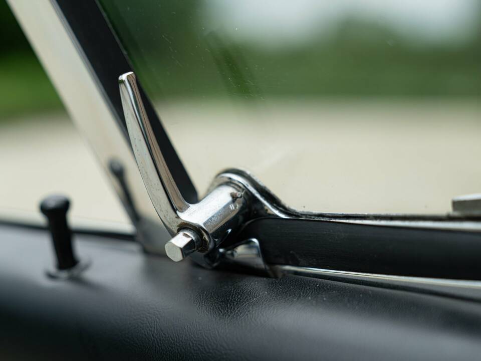 Immagine 39/50 di Porsche 911 2.0 T (1968)