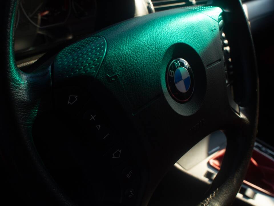 Afbeelding 3/58 van BMW 330i (2002)