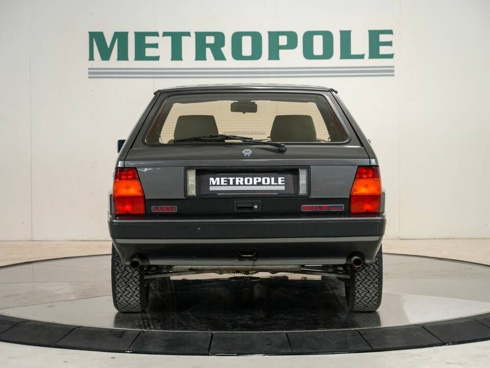 Image 21/46 of Lancia Delta HF Integrale (1988)