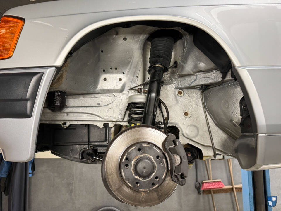 Immagine 68/100 di Mercedes-Benz 190 E 2.3 (1992)