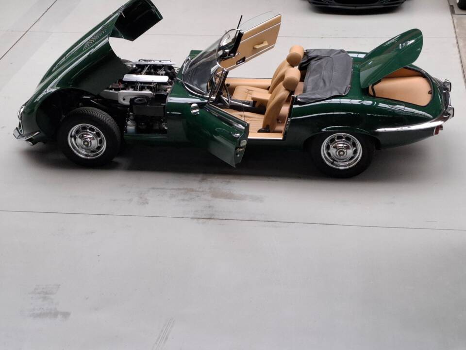 Image 14/29 de Jaguar Type E V12 (1975)