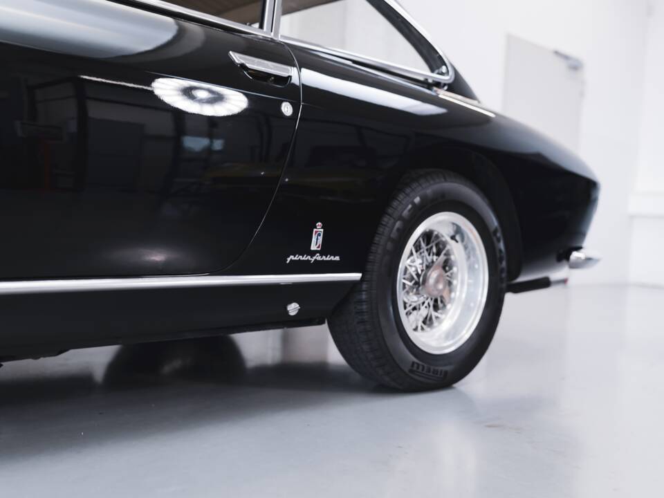 Image 37/100 of Ferrari 330 GT 2+2 (1965)