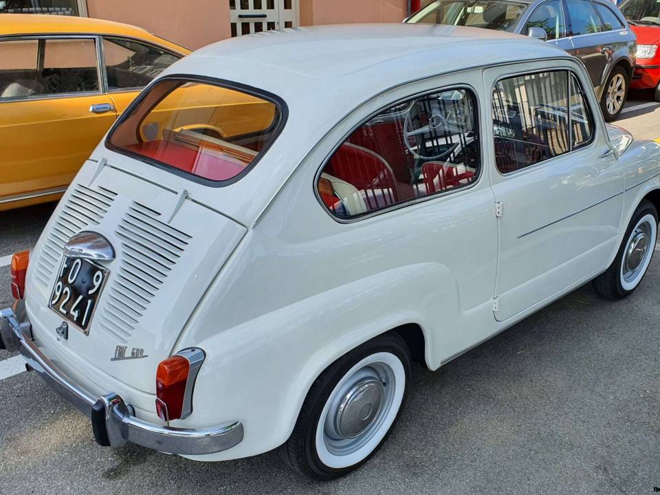 En venta: FIAT 600 D (1964) offered for 9900 €