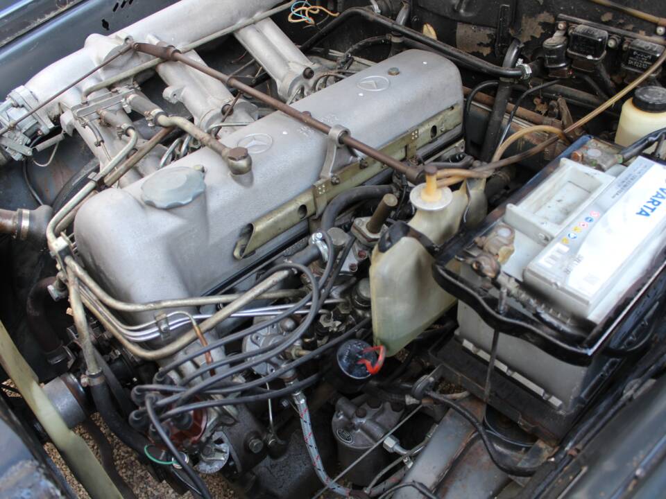 Image 15/18 of Mercedes-Benz 220 SE b (1961)