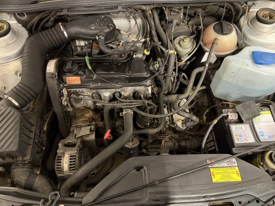 Bild 17/18 von Volkswagen Passat 1.8 (1993)