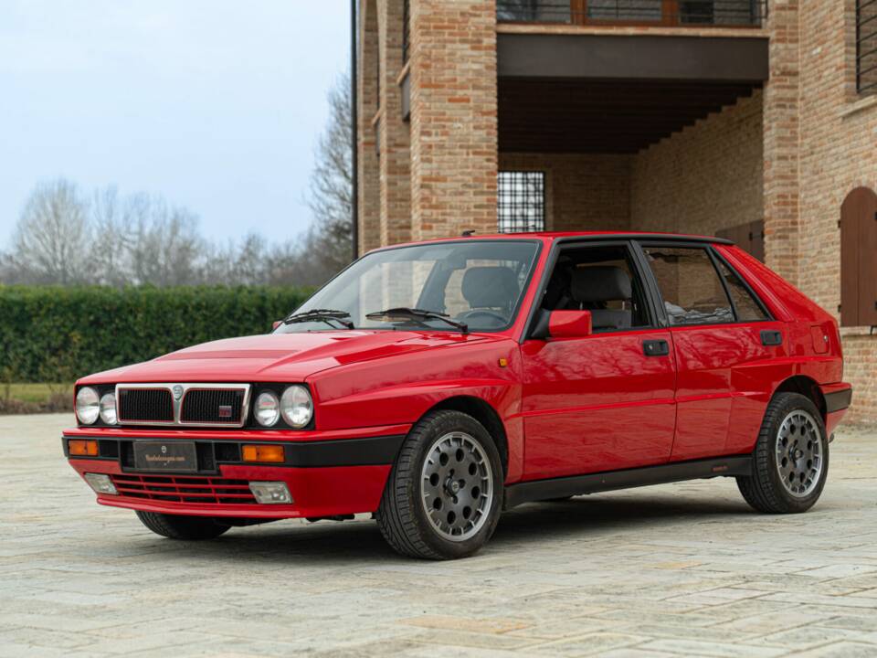 Image 2/50 of Lancia Delta HF Integrale 16V (1989)