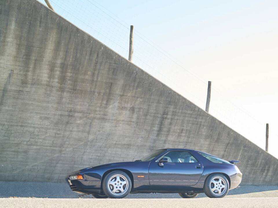 Image 30/50 of Porsche 928 GTS (1992)