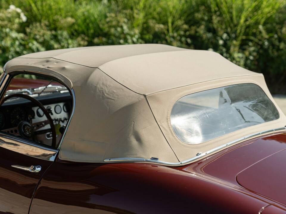 Image 22/50 de Jaguar E-Type 3.8 (1964)