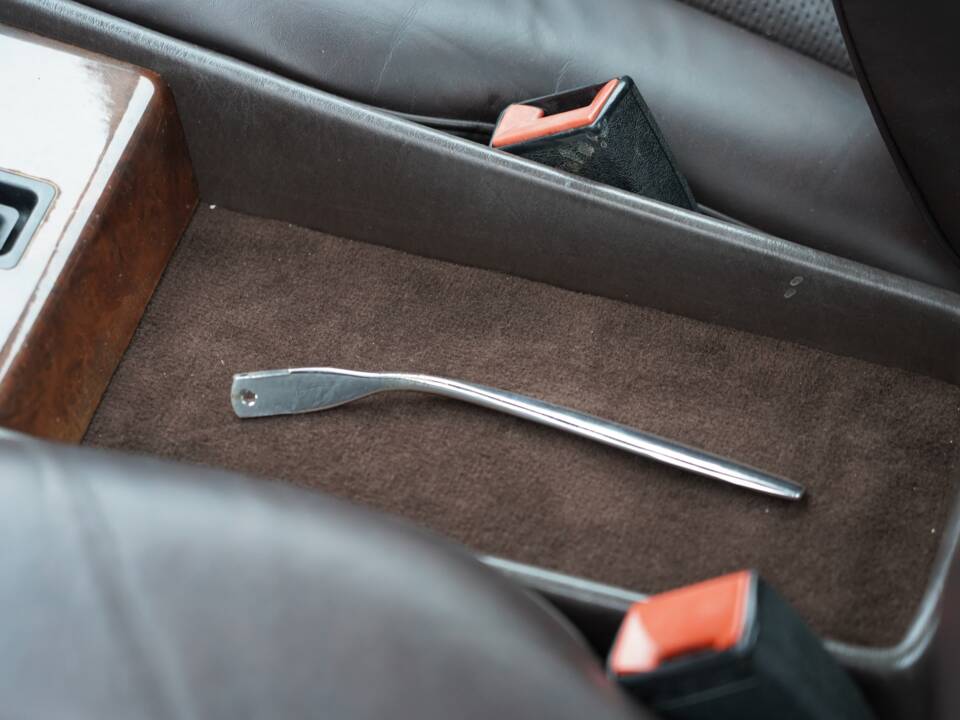 Image 16/17 of Mercedes-Benz 420 SL (1986)