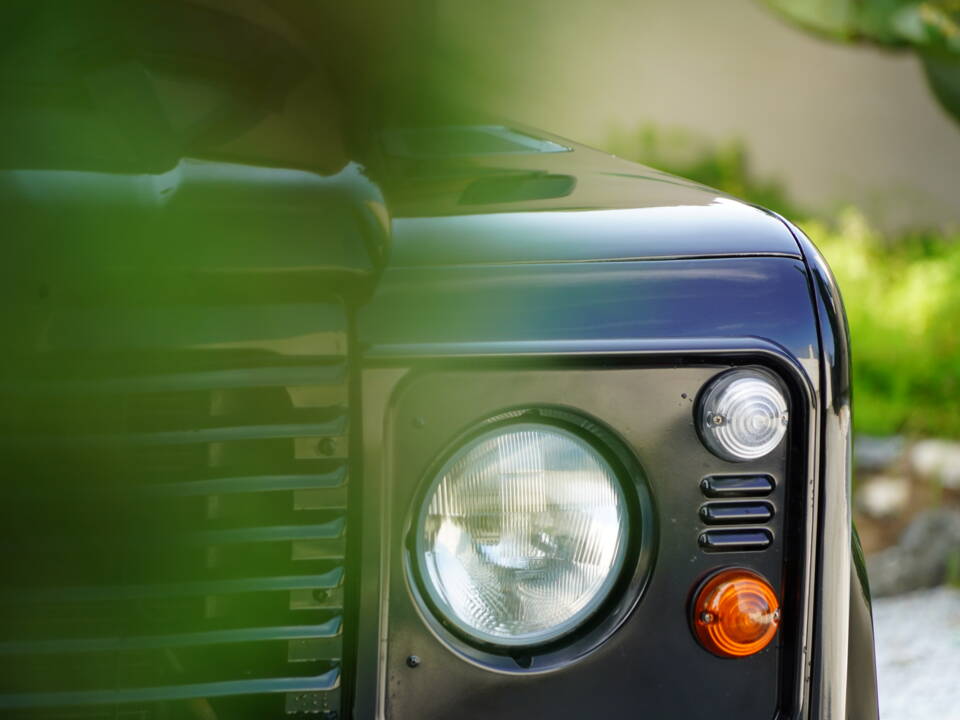 Bild 22/97 von Land Rover Defender 90 Td5 (2000)