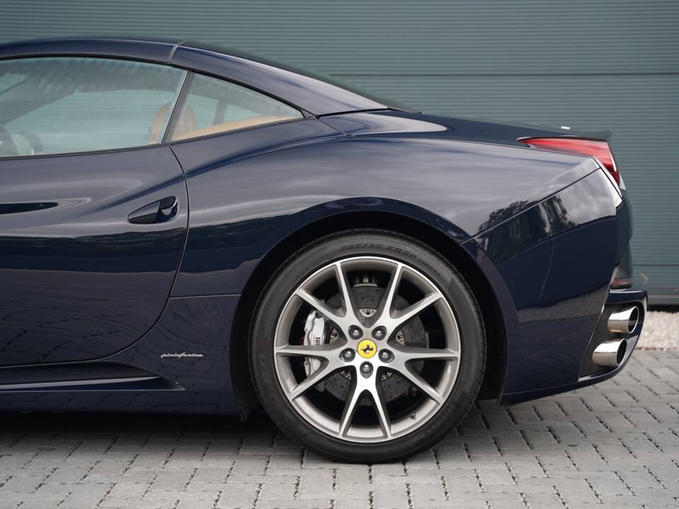 Image 10/50 de Ferrari California (2012)