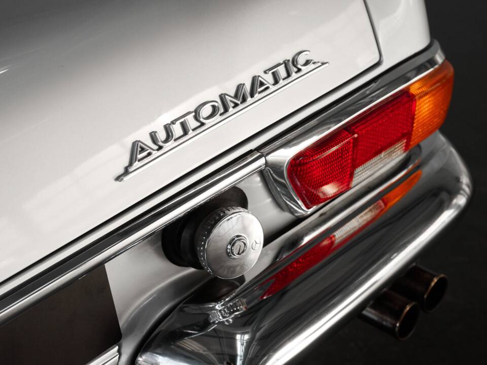 Image 17/50 de Mercedes-Benz 280 SL (1970)