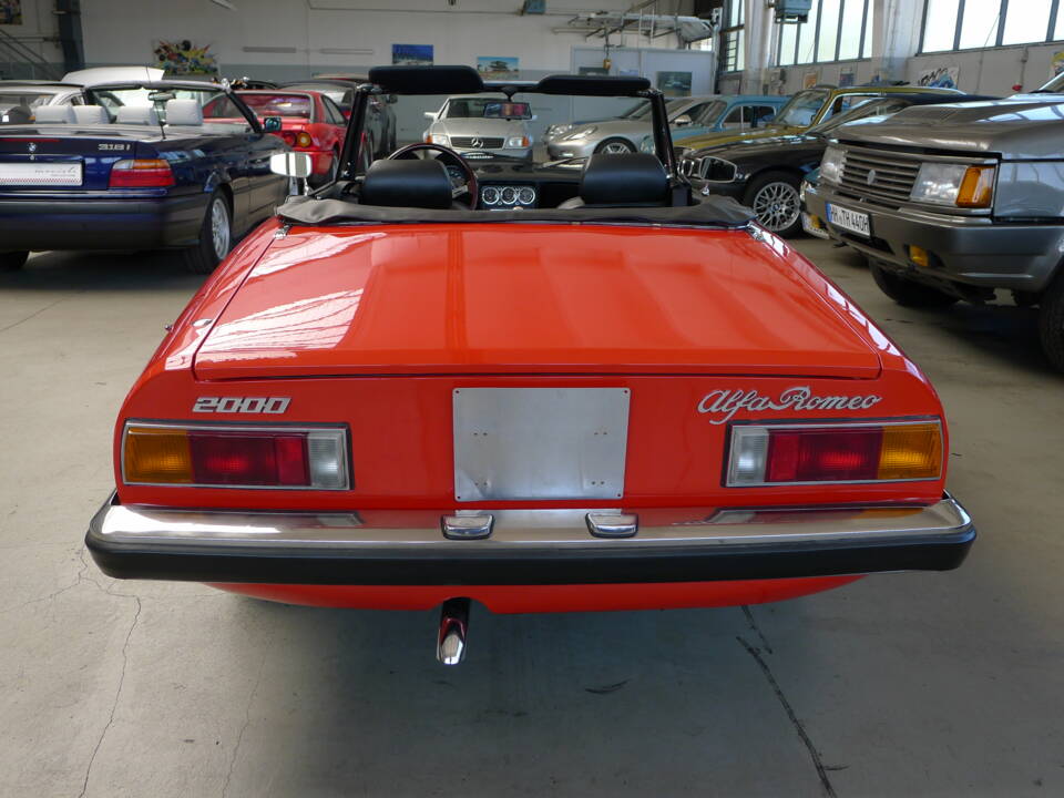 Image 24/36 of Alfa Romeo 2000 Spider Veloce (1982)