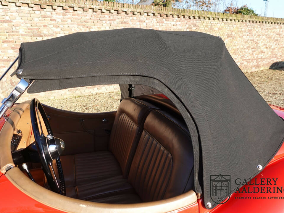 Image 21/50 of Jaguar XK 120 OTS (1954)