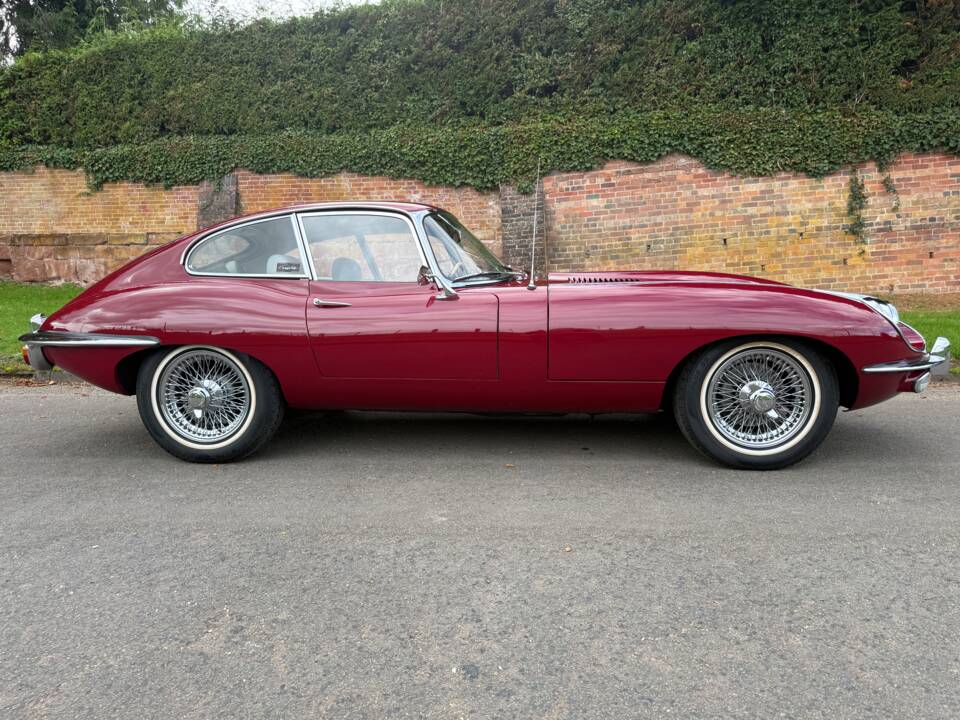 Immagine 2/29 di Jaguar E-Type (1970)