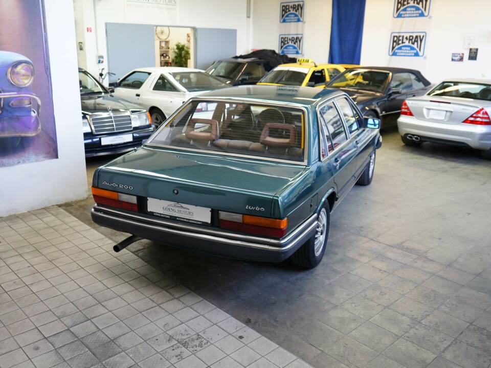 Immagine 18/39 di Audi 200 5T (1982)