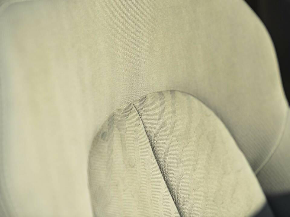 Image 33/50 of Mercedes-Benz CLK 200 (1997)