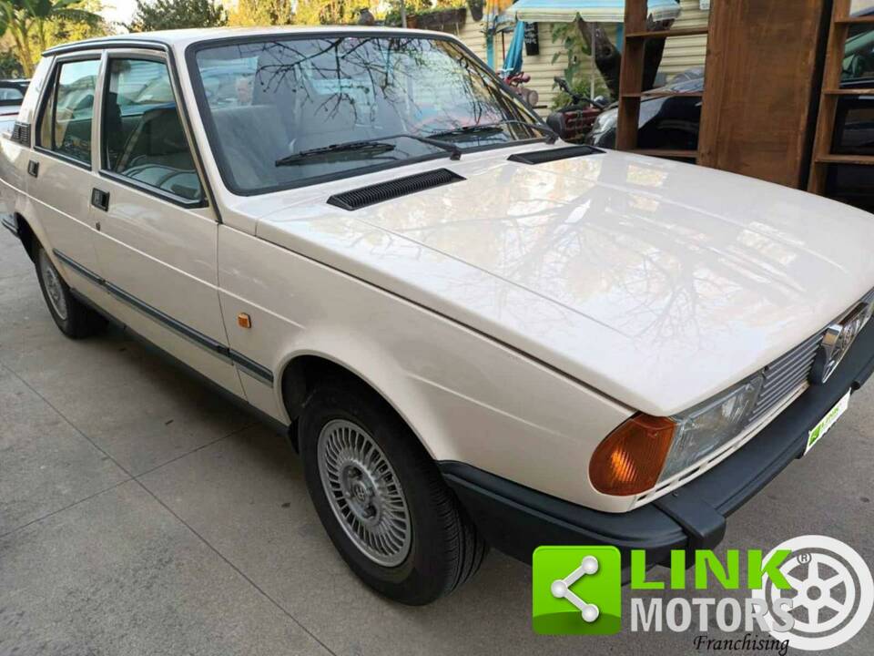 Imagen 3/10 de Alfa Romeo Giulietta 1.6 (1981)