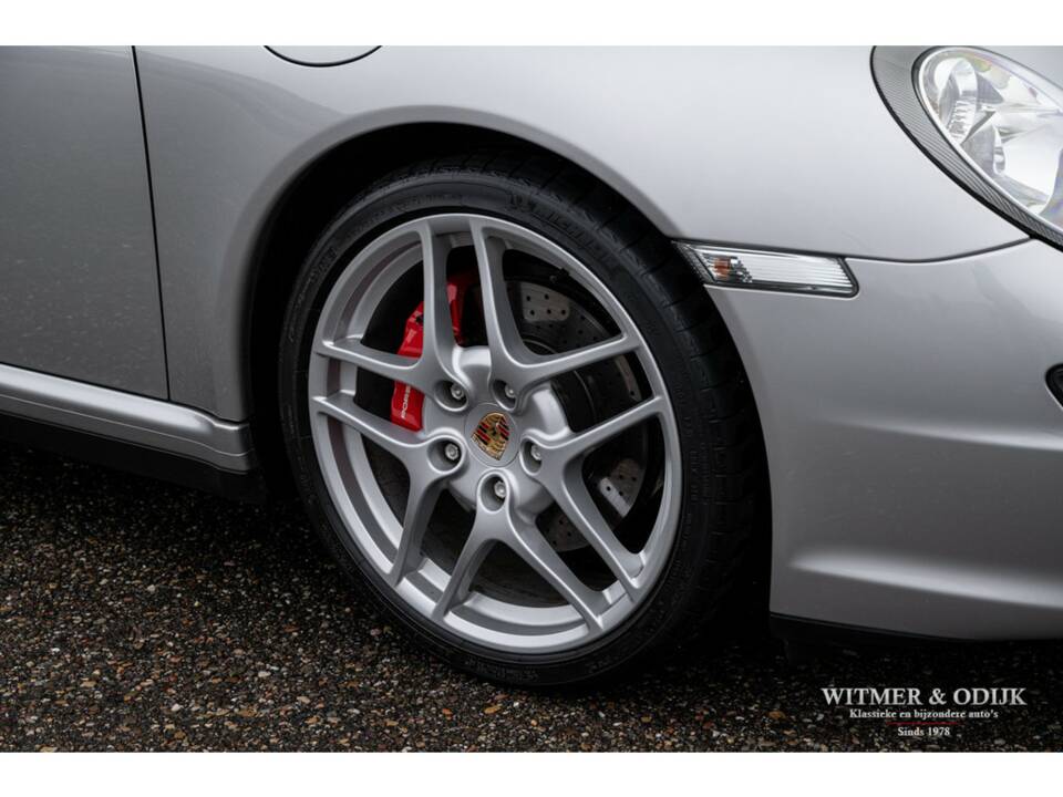 Immagine 25/29 di Porsche 911 Carrera 4S (2007)