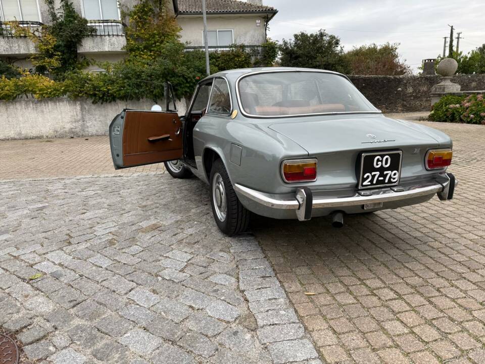 Image 34/53 of Alfa Romeo 1750 GT Veloce (1971)