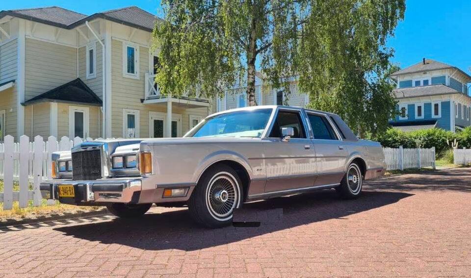 Bild 1/7 von Lincoln Town Car (1989)