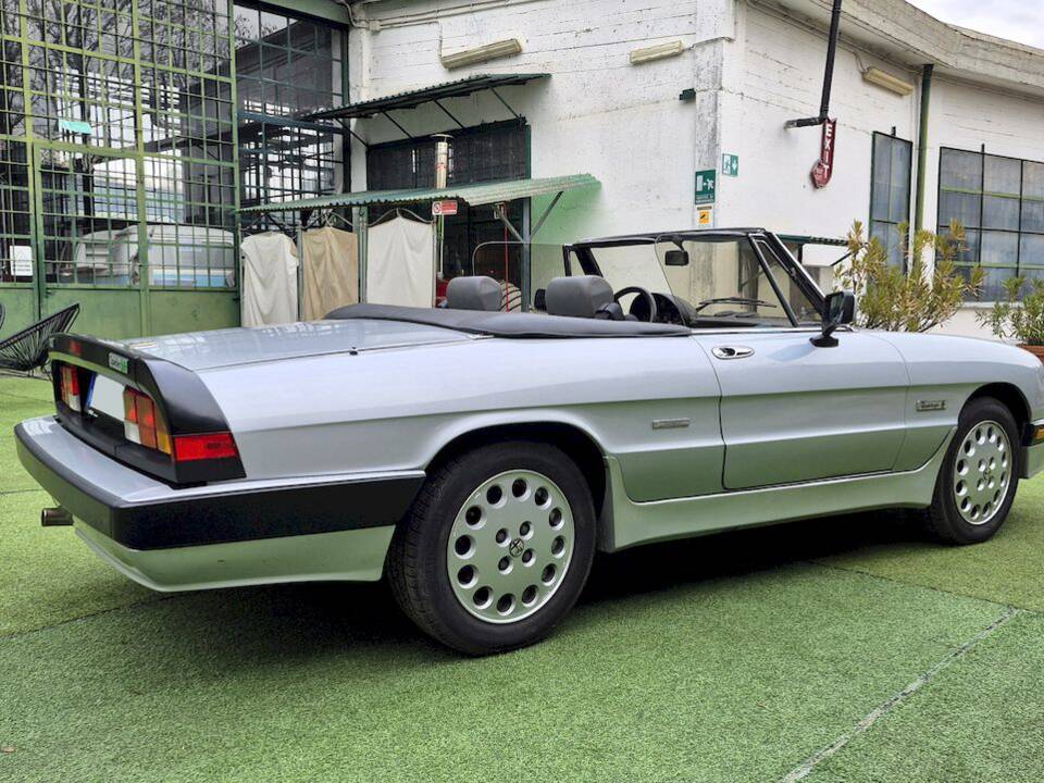 Afbeelding 10/70 van Alfa Romeo 2.0 Spider QV (1987)
