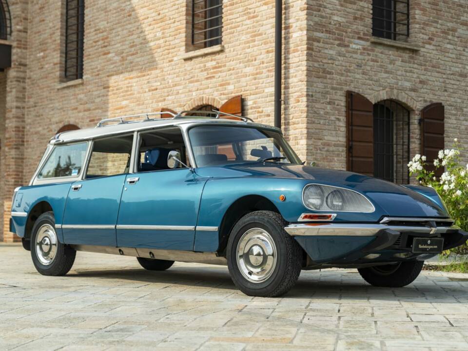 Bild 10/50 von Citroën DS 23 Break (1973)