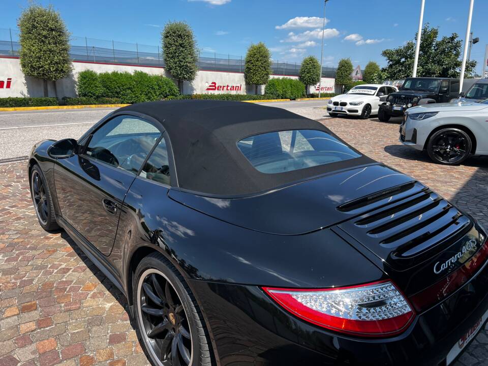 Bild 24/27 von Porsche 911 Carrera 4 GTS (2011)