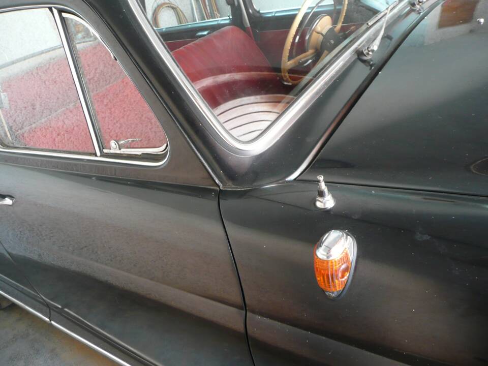 Image 24/30 of Mercedes-Benz 180 Db (1961)