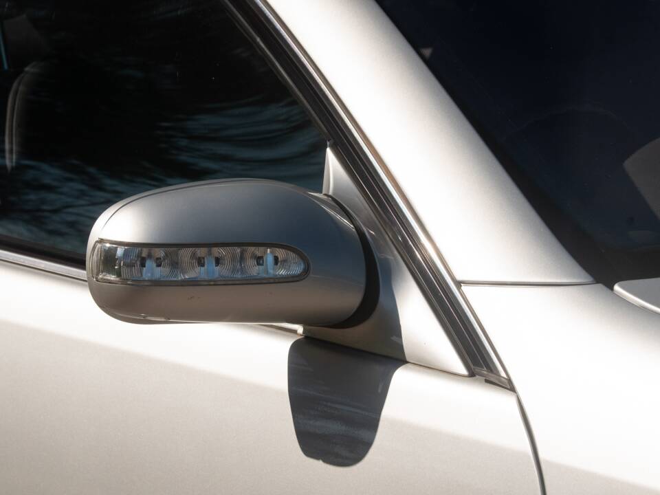 Image 36/50 of Mercedes-Benz CL 500 (2002)