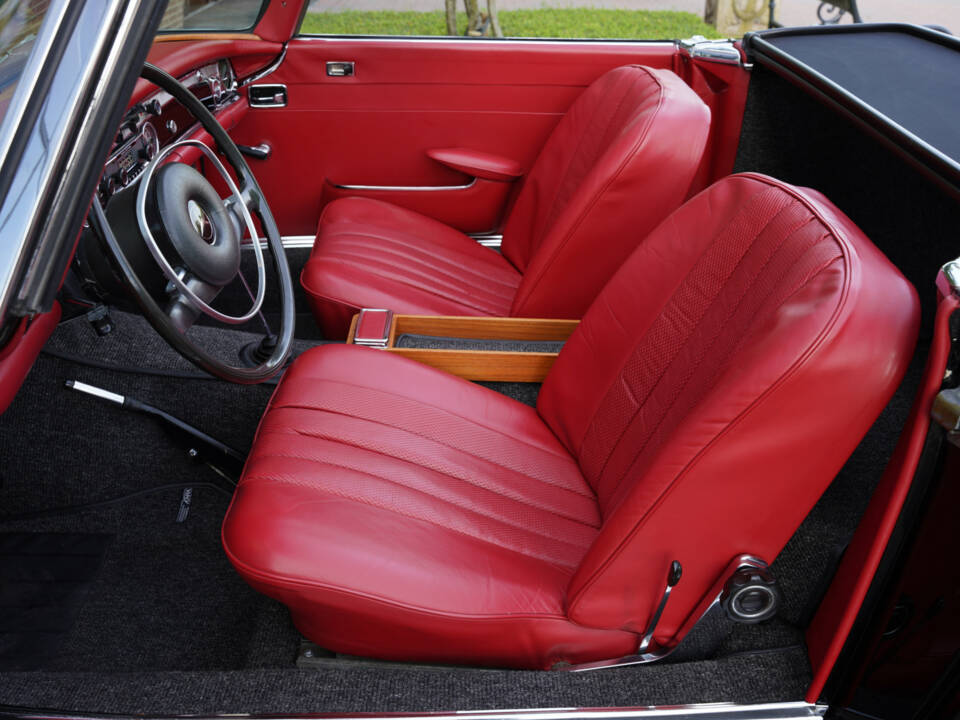 Image 23/50 de Mercedes-Benz 280 SL (1969)