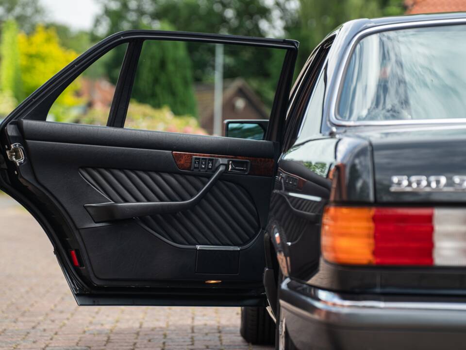 Image 51/91 of Mercedes-Benz 560 SEL (1990)