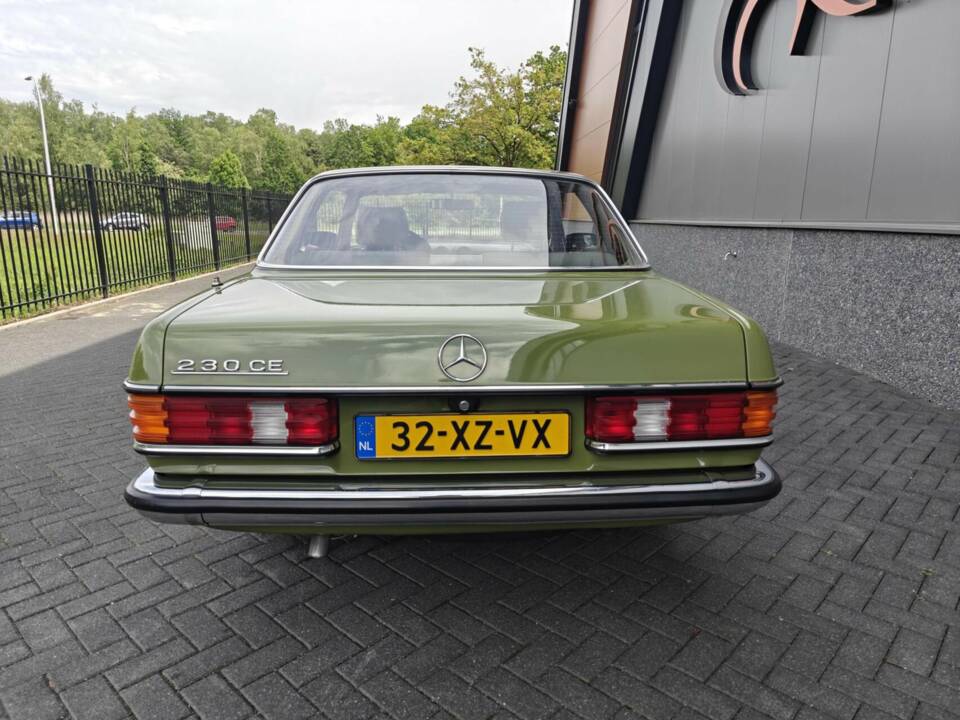 Immagine 6/50 di Mercedes-Benz 230 CE (1982)
