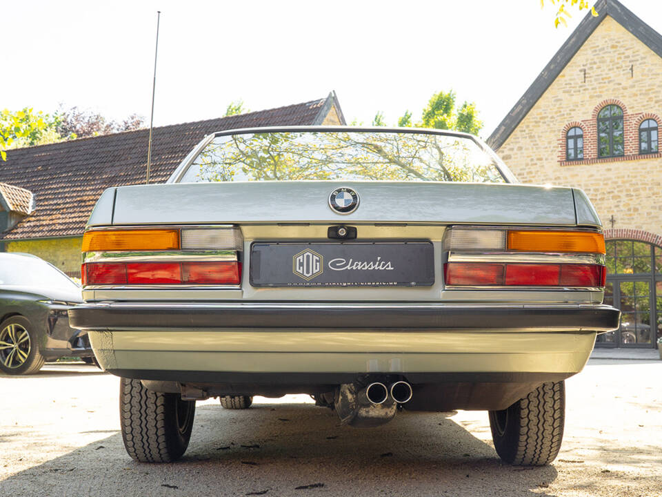 Image 9/63 of BMW 528i (1984)