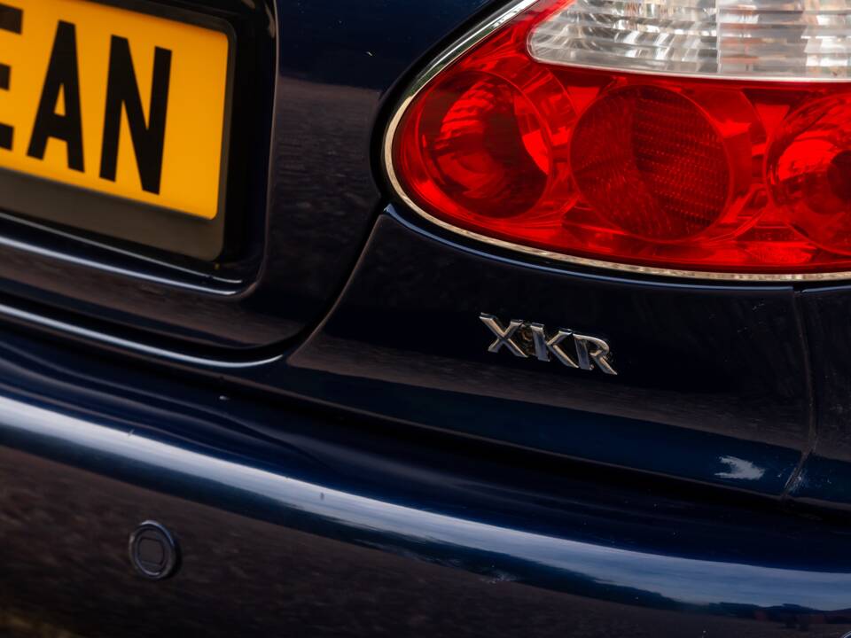 Image 27/41 of Jaguar XKR (2001)