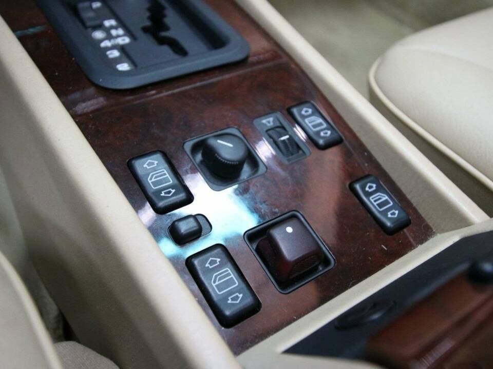Bild 15/30 von Mercedes-Benz 300 CE-24 (1993)